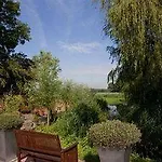 Village Hotel 3*