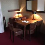 فندق Village 3*