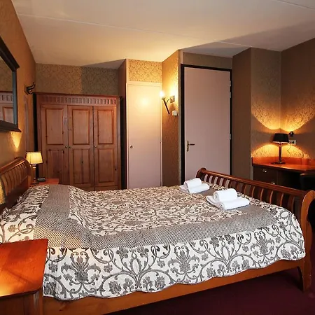 Village Hotel 3*