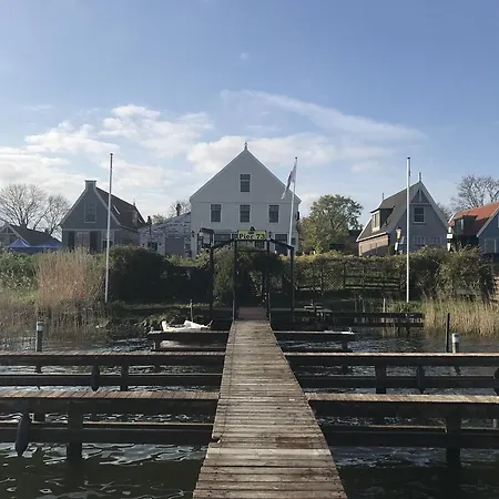 Hotel Village