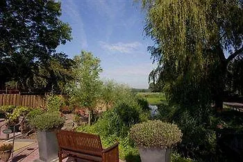 Village Hotel 3*