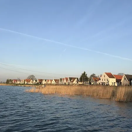 Village Hotel 3*